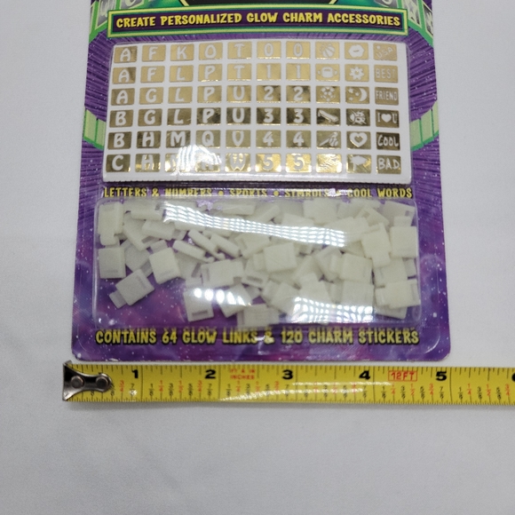 Glow-Charms Kit 64 Links + 120 Stickers Out Of Bounds Robmar Glow In The Dark - Picture 3 of 4